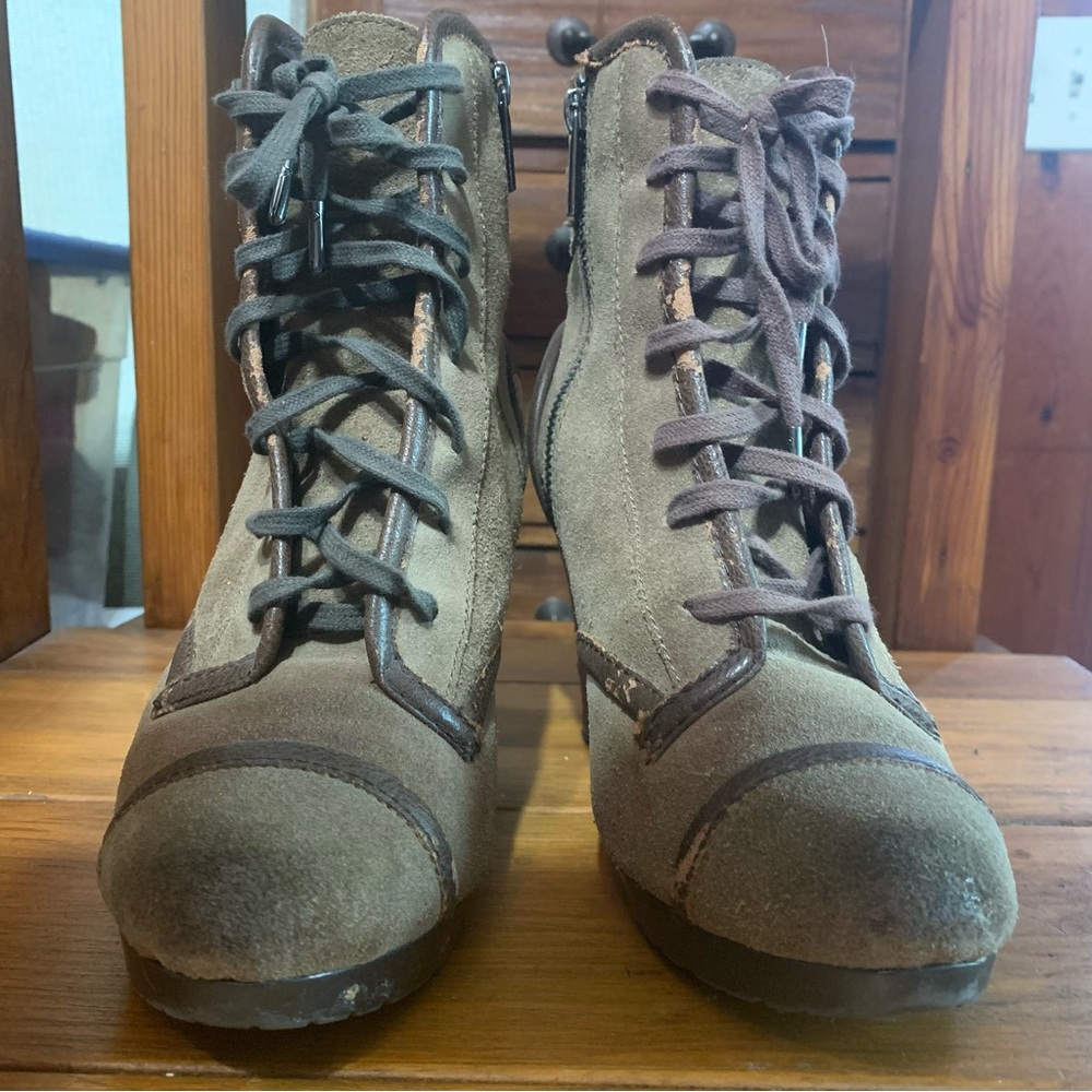 Vintage Distressed Timberland Heels